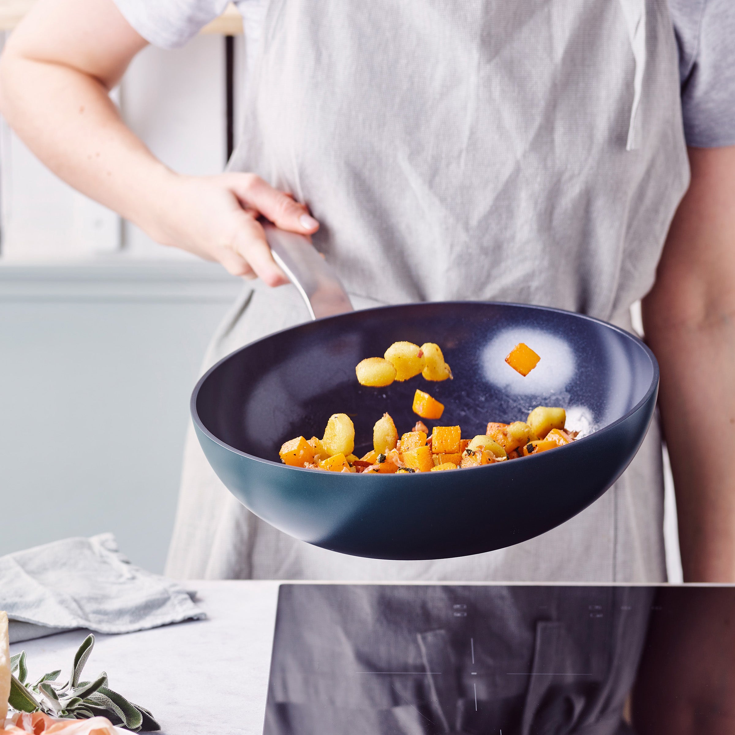 Pine Green Wok 28 cm